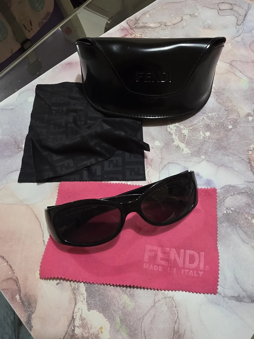 Fendi Black Sunglasses with Pink Cleaning Cloth